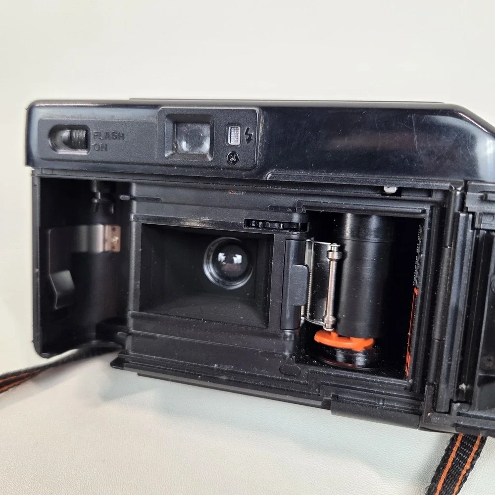 Canon Sure Shot Vintage 35mm Film Camera 38mm f/2.8 - Powers On - Picture 12 of 15